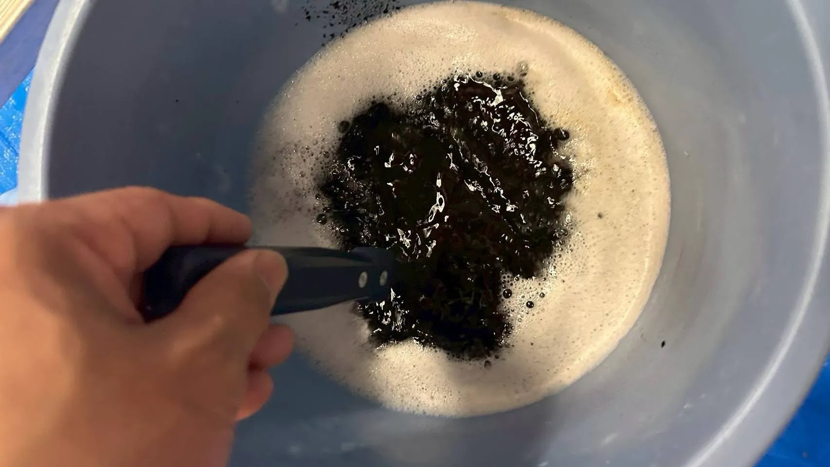 洗浄液に出た黒い汚れ